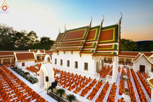 ภาพ No.207079:พิธีจุดประทีปถวายเป็นพุทธบูชา และบูชาธรรมมหาปูชนียาจารย์ ณ วัดโบสถ์(บน) ตำบลบางคูเวียง อำเภอบางกรวย จังหวัดนนทบุรี ในโครงการธรรมยาตรา กตัญญูบูชา มหาปูชนียาจารย์ พระมงคลเทพมุนี(สด จนฺทสโร) พระผู้ปราบมาร อนุสรณ์สถาน 7 แห่ง ปีที่ 13 วันที่ 18 มกราคม พ.ศ. 25