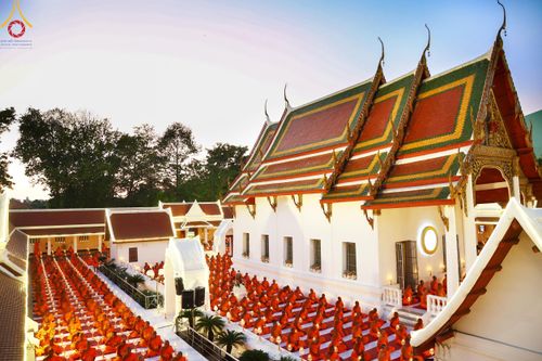 ภาพ No.207088:พิธีจุดประทีปถวายเป็นพุทธบูชา และบูชาธรรมมหาปูชนียาจารย์ ณ วัดโบสถ์(บน) ตำบลบางคูเวียง อำเภอบางกรวย จังหวัดนนทบุรี ในโครงการธรรมยาตรา กตัญญูบูชา มหาปูชนียาจารย์ พระมงคลเทพมุนี(สด จนฺทสโร) พระผู้ปราบมาร อนุสรณ์สถาน 7 แห่ง ปีที่ 13 วันที่ 18 มกราคม พ.ศ. 25