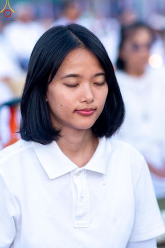 ภาพ No.207101:พิธีจุดประทีปถวายเป็นพุทธบูชา และบูชาธรรมมหาปูชนียาจารย์ ณ วัดโบสถ์(บน) ตำบลบางคูเวียง อำเภอบางกรวย จังหวัดนนทบุรี ในโครงการธรรมยาตรา กตัญญูบูชา มหาปูชนียาจารย์ พระมงคลเทพมุนี(สด จนฺทสโร) พระผู้ปราบมาร อนุสรณ์สถาน 7 แห่ง ปีที่ 13 วันที่ 18 มกราคม พ.ศ. 25