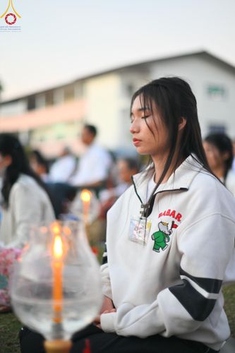 ภาพ No.207110:พิธีจุดประทีปถวายเป็นพุทธบูชา และบูชาธรรมมหาปูชนียาจารย์ ณ วัดโบสถ์(บน) ตำบลบางคูเวียง อำเภอบางกรวย จังหวัดนนทบุรี ในโครงการธรรมยาตรา กตัญญูบูชา มหาปูชนียาจารย์ พระมงคลเทพมุนี(สด จนฺทสโร) พระผู้ปราบมาร อนุสรณ์สถาน 7 แห่ง ปีที่ 13 วันที่ 18 มกราคม พ.ศ. 25