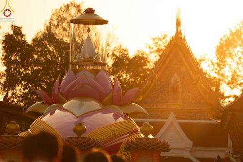 ภาพ No.207128:พิธีจุดประทีปถวายเป็นพุทธบูชา และบูชาธรรมมหาปูชนียาจารย์ ณ วัดโบสถ์(บน) ตำบลบางคูเวียง อำเภอบางกรวย จังหวัดนนทบุรี ในโครงการธรรมยาตรา กตัญญูบูชา มหาปูชนียาจารย์ พระมงคลเทพมุนี(สด จนฺทสโร) พระผู้ปราบมาร อนุสรณ์สถาน 7 แห่ง ปีที่ 13 วันที่ 18 มกราคม พ.ศ. 25