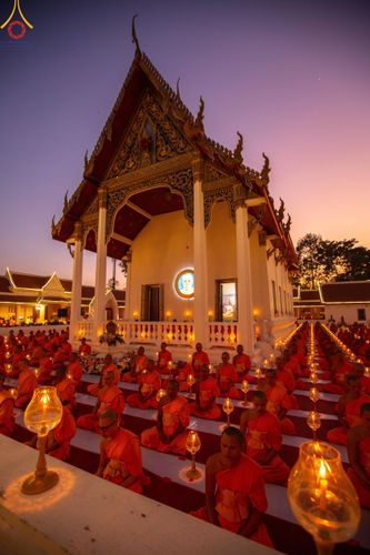ภาพ No.207135:พิธีจุดประทีปถวายเป็นพุทธบูชา และบูชาธรรมมหาปูชนียาจารย์ ณ วัดโบสถ์(บน) ตำบลบางคูเวียง อำเภอบางกรวย จังหวัดนนทบุรี ในโครงการธรรมยาตรา กตัญญูบูชา มหาปูชนียาจารย์ พระมงคลเทพมุนี(สด จนฺทสโร) พระผู้ปราบมาร อนุสรณ์สถาน 7 แห่ง ปีที่ 13 วันที่ 18 มกราคม พ.ศ. 25