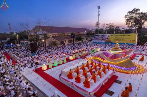 ภาพ No.207137:พิธีจุดประทีปถวายเป็นพุทธบูชา และบูชาธรรมมหาปูชนียาจารย์ ณ วัดโบสถ์(บน) ตำบลบางคูเวียง อำเภอบางกรวย จังหวัดนนทบุรี ในโครงการธรรมยาตรา กตัญญูบูชา มหาปูชนียาจารย์ พระมงคลเทพมุนี(สด จนฺทสโร) พระผู้ปราบมาร อนุสรณ์สถาน 7 แห่ง ปีที่ 13 วันที่ 18 มกราคม พ.ศ. 25