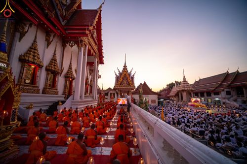 ภาพ No.207140:พิธีจุดประทีปถวายเป็นพุทธบูชา และบูชาธรรมมหาปูชนียาจารย์ ณ วัดโบสถ์(บน) ตำบลบางคูเวียง อำเภอบางกรวย จังหวัดนนทบุรี ในโครงการธรรมยาตรา กตัญญูบูชา มหาปูชนียาจารย์ พระมงคลเทพมุนี(สด จนฺทสโร) พระผู้ปราบมาร อนุสรณ์สถาน 7 แห่ง ปีที่ 13 วันที่ 18 มกราคม พ.ศ. 25