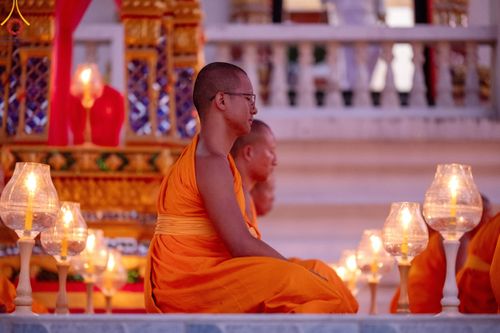 ภาพ No.207148:พิธีจุดประทีปถวายเป็นพุทธบูชา และบูชาธรรมมหาปูชนียาจารย์ ณ วัดโบสถ์(บน) ตำบลบางคูเวียง อำเภอบางกรวย จังหวัดนนทบุรี ในโครงการธรรมยาตรา กตัญญูบูชา มหาปูชนียาจารย์ พระมงคลเทพมุนี(สด จนฺทสโร) พระผู้ปราบมาร อนุสรณ์สถาน 7 แห่ง ปีที่ 13 วันที่ 18 มกราคม พ.ศ. 25