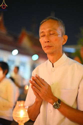 ภาพ No.207158:พิธีจุดประทีปถวายเป็นพุทธบูชา และบูชาธรรมมหาปูชนียาจารย์ ณ วัดโบสถ์(บน) ตำบลบางคูเวียง อำเภอบางกรวย จังหวัดนนทบุรี ในโครงการธรรมยาตรา กตัญญูบูชา มหาปูชนียาจารย์ พระมงคลเทพมุนี(สด จนฺทสโร) พระผู้ปราบมาร อนุสรณ์สถาน 7 แห่ง ปีที่ 13 วันที่ 18 มกราคม พ.ศ. 25