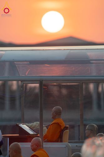 ภาพ No.207776:พิธีเวียนประทักษิณและจุดมาฆประทีป ในวันมาฆบูชา วันพุธที่ 12 กุมภาพันธ์ พ.ศ. 2568 ณ พระมหาธรรมกายเจดีย์ วัดพระธรรมกาย