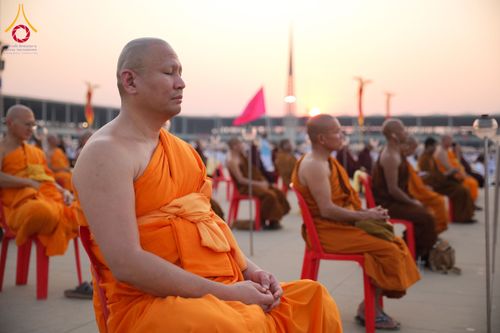 ภาพ No.207780:พิธีเวียนประทักษิณและจุดมาฆประทีป ในวันมาฆบูชา วันพุธที่ 12 กุมภาพันธ์ พ.ศ. 2568 ณ พระมหาธรรมกายเจดีย์ วัดพระธรรมกาย