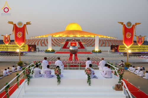 ภาพ No.207787:พิธีเวียนประทักษิณและจุดมาฆประทีป ในวันมาฆบูชา วันพุธที่ 12 กุมภาพันธ์ พ.ศ. 2568 ณ พระมหาธรรมกายเจดีย์ วัดพระธรรมกาย