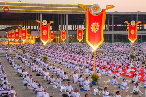 ภาพ No.207796:พิธีเวียนประทักษิณและจุดมาฆประทีป ในวันมาฆบูชา วันพุธที่ 12 กุมภาพันธ์ พ.ศ. 2568 ณ พระมหาธรรมกายเจดีย์ วัดพระธรรมกาย