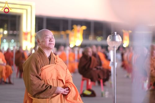 ภาพ No.207807:พิธีเวียนประทักษิณและจุดมาฆประทีป ในวันมาฆบูชา วันพุธที่ 12 กุมภาพันธ์ พ.ศ. 2568 ณ พระมหาธรรมกายเจดีย์ วัดพระธรรมกาย