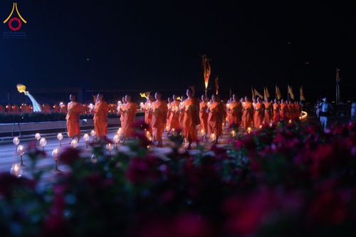 ภาพ No.207833:พิธีเวียนประทักษิณและจุดมาฆประทีป ในวันมาฆบูชา วันพุธที่ 12 กุมภาพันธ์ พ.ศ. 2568 ณ พระมหาธรรมกายเจดีย์ วัดพระธรรมกาย