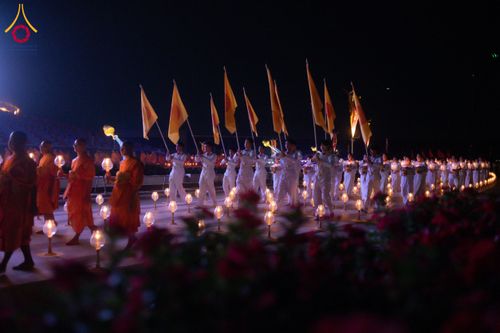 ภาพ No.207834:พิธีเวียนประทักษิณและจุดมาฆประทีป ในวันมาฆบูชา วันพุธที่ 12 กุมภาพันธ์ พ.ศ. 2568 ณ พระมหาธรรมกายเจดีย์ วัดพระธรรมกาย