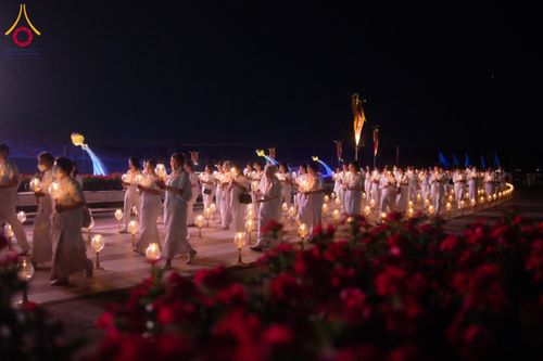 ภาพ No.207835:พิธีเวียนประทักษิณและจุดมาฆประทีป ในวันมาฆบูชา วันพุธที่ 12 กุมภาพันธ์ พ.ศ. 2568 ณ พระมหาธรรมกายเจดีย์ วัดพระธรรมกาย