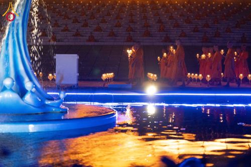 ภาพ No.207839:พิธีเวียนประทักษิณและจุดมาฆประทีป ในวันมาฆบูชา วันพุธที่ 12 กุมภาพันธ์ พ.ศ. 2568 ณ พระมหาธรรมกายเจดีย์ วัดพระธรรมกาย