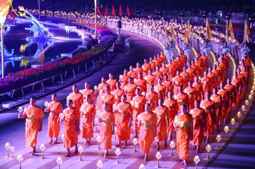 ภาพ No.207844:พิธีเวียนประทักษิณและจุดมาฆประทีป ในวันมาฆบูชา วันพุธที่ 12 กุมภาพันธ์ พ.ศ. 2568 ณ พระมหาธรรมกายเจดีย์ วัดพระธรรมกาย