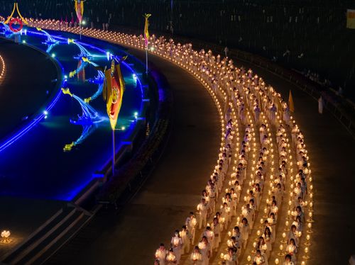 ภาพ No.207847:พิธีเวียนประทักษิณและจุดมาฆประทีป ในวันมาฆบูชา วันพุธที่ 12 กุมภาพันธ์ พ.ศ. 2568 ณ พระมหาธรรมกายเจดีย์ วัดพระธรรมกาย