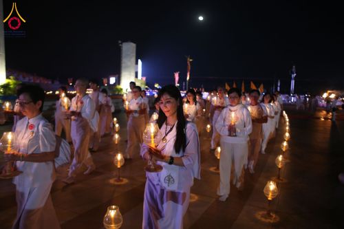 ภาพ No.207849:พิธีเวียนประทักษิณและจุดมาฆประทีป ในวันมาฆบูชา วันพุธที่ 12 กุมภาพันธ์ พ.ศ. 2568 ณ พระมหาธรรมกายเจดีย์ วัดพระธรรมกาย