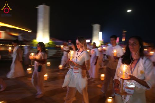 ภาพ No.207851:พิธีเวียนประทักษิณและจุดมาฆประทีป ในวันมาฆบูชา วันพุธที่ 12 กุมภาพันธ์ พ.ศ. 2568 ณ พระมหาธรรมกายเจดีย์ วัดพระธรรมกาย