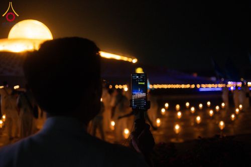 ภาพ No.207854:พิธีเวียนประทักษิณและจุดมาฆประทีป ในวันมาฆบูชา วันพุธที่ 12 กุมภาพันธ์ พ.ศ. 2568 ณ พระมหาธรรมกายเจดีย์ วัดพระธรรมกาย