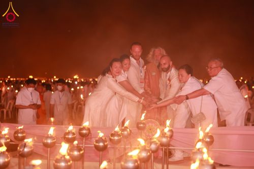 ภาพ No.207863:พิธีเวียนประทักษิณและจุดมาฆประทีป ในวันมาฆบูชา วันพุธที่ 12 กุมภาพันธ์ พ.ศ. 2568 ณ พระมหาธรรมกายเจดีย์ วัดพระธรรมกาย