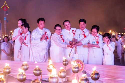 ภาพ No.207864:พิธีเวียนประทักษิณและจุดมาฆประทีป ในวันมาฆบูชา วันพุธที่ 12 กุมภาพันธ์ พ.ศ. 2568 ณ พระมหาธรรมกายเจดีย์ วัดพระธรรมกาย