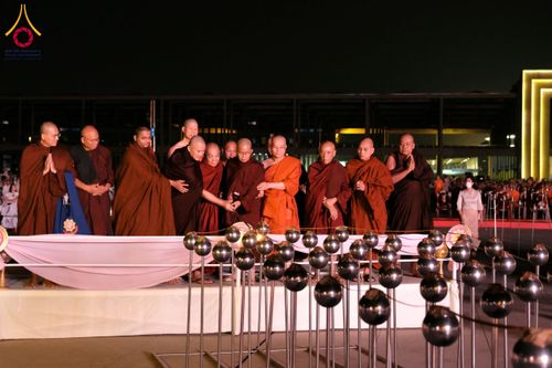 ภาพ No.207868:พิธีเวียนประทักษิณและจุดมาฆประทีป ในวันมาฆบูชา วันพุธที่ 12 กุมภาพันธ์ พ.ศ. 2568 ณ พระมหาธรรมกายเจดีย์ วัดพระธรรมกาย