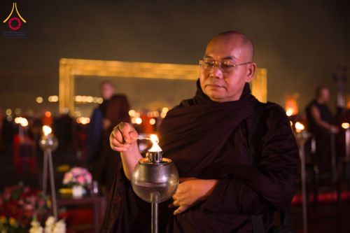 ภาพ No.207884:พิธีเวียนประทักษิณและจุดมาฆประทีป ในวันมาฆบูชา วันพุธที่ 12 กุมภาพันธ์ พ.ศ. 2568 ณ พระมหาธรรมกายเจดีย์ วัดพระธรรมกาย
