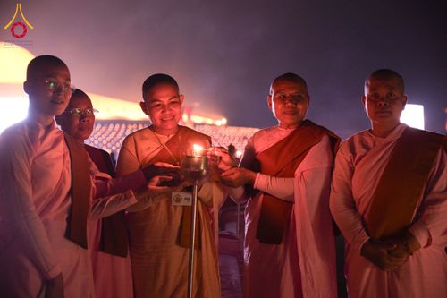 ภาพ No.207886:พิธีเวียนประทักษิณและจุดมาฆประทีป ในวันมาฆบูชา วันพุธที่ 12 กุมภาพันธ์ พ.ศ. 2568 ณ พระมหาธรรมกายเจดีย์ วัดพระธรรมกาย