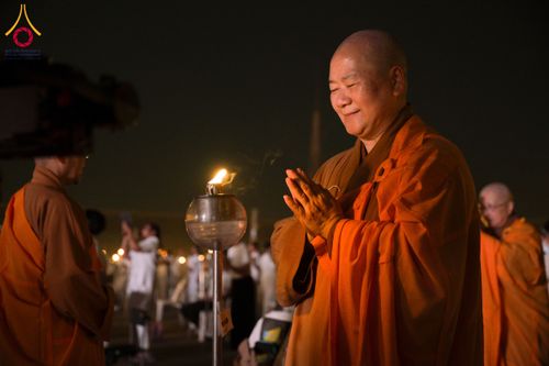 ภาพ No.207888:พิธีเวียนประทักษิณและจุดมาฆประทีป ในวันมาฆบูชา วันพุธที่ 12 กุมภาพันธ์ พ.ศ. 2568 ณ พระมหาธรรมกายเจดีย์ วัดพระธรรมกาย