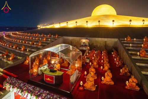 ภาพ No.207894:พิธีเวียนประทักษิณและจุดมาฆประทีป ในวันมาฆบูชา วันพุธที่ 12 กุมภาพันธ์ พ.ศ. 2568 ณ พระมหาธรรมกายเจดีย์ วัดพระธรรมกาย