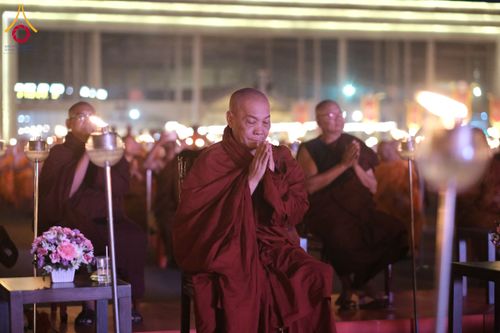 ภาพ No.207912:พิธีเวียนประทักษิณและจุดมาฆประทีป ในวันมาฆบูชา วันพุธที่ 12 กุมภาพันธ์ พ.ศ. 2568 ณ พระมหาธรรมกายเจดีย์ วัดพระธรรมกาย