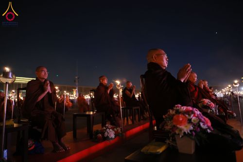 ภาพ No.207913:พิธีเวียนประทักษิณและจุดมาฆประทีป ในวันมาฆบูชา วันพุธที่ 12 กุมภาพันธ์ พ.ศ. 2568 ณ พระมหาธรรมกายเจดีย์ วัดพระธรรมกาย