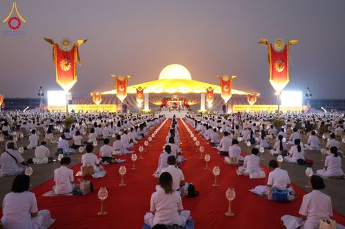 ภาพ No.207915:พิธีเวียนประทักษิณและจุดมาฆประทีป ในวันมาฆบูชา วันพุธที่ 12 กุมภาพันธ์ พ.ศ. 2568 ณ พระมหาธรรมกายเจดีย์ วัดพระธรรมกาย