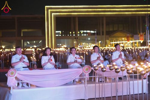 ภาพ No.207917:พิธีเวียนประทักษิณและจุดมาฆประทีป ในวันมาฆบูชา วันพุธที่ 12 กุมภาพันธ์ พ.ศ. 2568 ณ พระมหาธรรมกายเจดีย์ วัดพระธรรมกาย