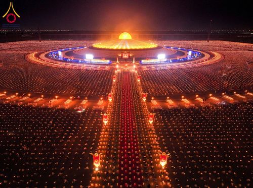 ภาพ No.207925:พิธีเวียนประทักษิณและจุดมาฆประทีป ในวันมาฆบูชา วันพุธที่ 12 กุมภาพันธ์ พ.ศ. 2568 ณ พระมหาธรรมกายเจดีย์ วัดพระธรรมกาย