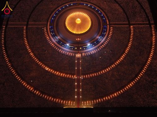 ภาพ No.207930:พิธีเวียนประทักษิณและจุดมาฆประทีป ในวันมาฆบูชา วันพุธที่ 12 กุมภาพันธ์ พ.ศ. 2568 ณ พระมหาธรรมกายเจดีย์ วัดพระธรรมกาย