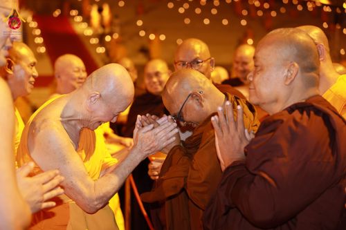 ภาพ No.207934:พิธีเวียนประทักษิณและจุดมาฆประทีป ในวันมาฆบูชา วันพุธที่ 12 กุมภาพันธ์ พ.ศ. 2568 ณ พระมหาธรรมกายเจดีย์ วัดพระธรรมกาย