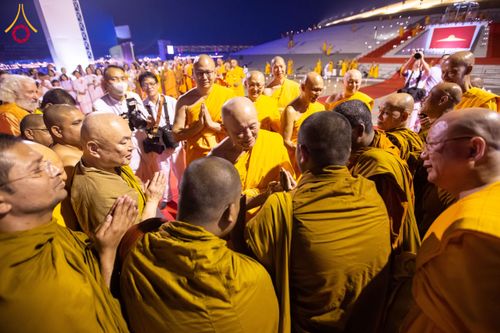 ภาพ No.207938:พิธีเวียนประทักษิณและจุดมาฆประทีป ในวันมาฆบูชา วันพุธที่ 12 กุมภาพันธ์ พ.ศ. 2568 ณ พระมหาธรรมกายเจดีย์ วัดพระธรรมกาย