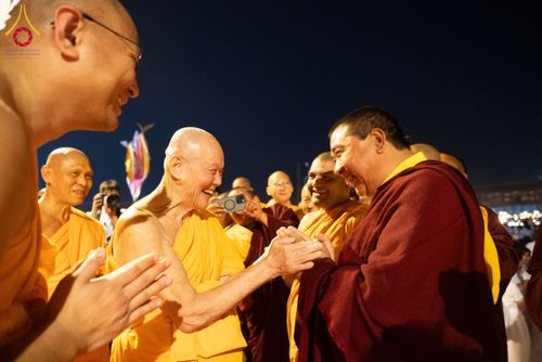 ภาพ No.207940:พิธีเวียนประทักษิณและจุดมาฆประทีป ในวันมาฆบูชา วันพุธที่ 12 กุมภาพันธ์ พ.ศ. 2568 ณ พระมหาธรรมกายเจดีย์ วัดพระธรรมกาย