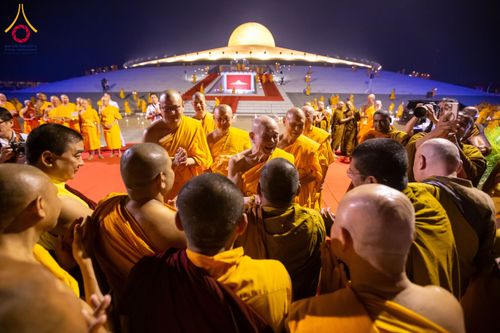 ภาพ No.207941:พิธีเวียนประทักษิณและจุดมาฆประทีป ในวันมาฆบูชา วันพุธที่ 12 กุมภาพันธ์ พ.ศ. 2568 ณ พระมหาธรรมกายเจดีย์ วัดพระธรรมกาย