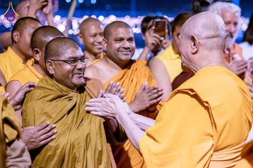 ภาพ No.207942:พิธีเวียนประทักษิณและจุดมาฆประทีป ในวันมาฆบูชา วันพุธที่ 12 กุมภาพันธ์ พ.ศ. 2568 ณ พระมหาธรรมกายเจดีย์ วัดพระธรรมกาย