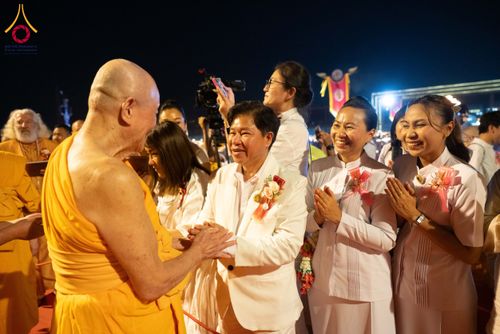 ภาพ No.207946:พิธีเวียนประทักษิณและจุดมาฆประทีป ในวันมาฆบูชา วันพุธที่ 12 กุมภาพันธ์ พ.ศ. 2568 ณ พระมหาธรรมกายเจดีย์ วัดพระธรรมกาย