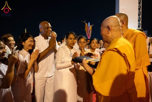 ภาพ No.207949:พิธีเวียนประทักษิณและจุดมาฆประทีป ในวันมาฆบูชา วันพุธที่ 12 กุมภาพันธ์ พ.ศ. 2568 ณ พระมหาธรรมกายเจดีย์ วัดพระธรรมกาย
