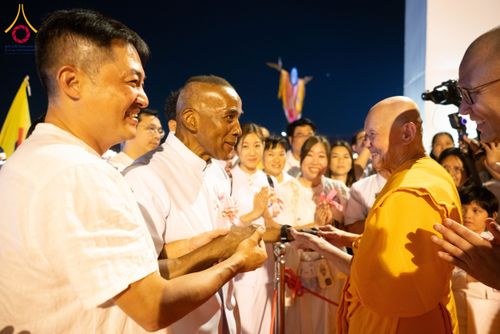 ภาพ No.207952:พิธีเวียนประทักษิณและจุดมาฆประทีป ในวันมาฆบูชา วันพุธที่ 12 กุมภาพันธ์ พ.ศ. 2568 ณ พระมหาธรรมกายเจดีย์ วัดพระธรรมกาย