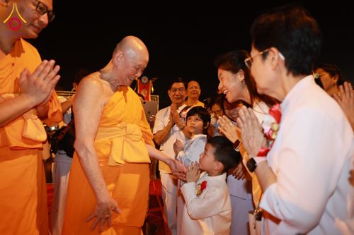 ภาพ No.207953:พิธีเวียนประทักษิณและจุดมาฆประทีป ในวันมาฆบูชา วันพุธที่ 12 กุมภาพันธ์ พ.ศ. 2568 ณ พระมหาธรรมกายเจดีย์ วัดพระธรรมกาย