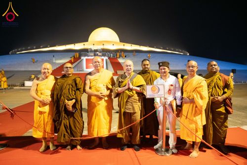 ภาพ No.207957:พิธีเวียนประทักษิณและจุดมาฆประทีป ในวันมาฆบูชา วันพุธที่ 12 กุมภาพันธ์ พ.ศ. 2568 ณ พระมหาธรรมกายเจดีย์ วัดพระธรรมกาย