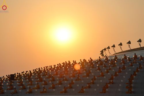 ภาพ No.208009:พิธีเวียนประทักษิณและจุดมาฆประทีป ในวันมาฆบูชา วันพุธที่ 12 กุมภาพันธ์ พ.ศ. 2568 ณ พระมหาธรรมกายเจดีย์ วัดพระธรรมกาย