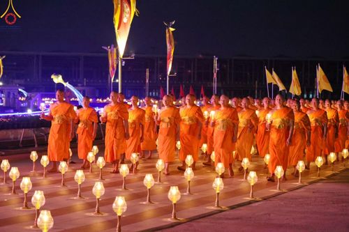 ภาพ No.208011:พิธีเวียนประทักษิณและจุดมาฆประทีป ในวันมาฆบูชา วันพุธที่ 12 กุมภาพันธ์ พ.ศ. 2568 ณ พระมหาธรรมกายเจดีย์ วัดพระธรรมกาย