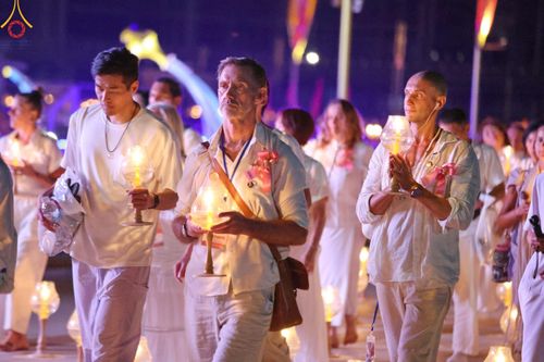 ภาพ No.208019:พิธีเวียนประทักษิณและจุดมาฆประทีป ในวันมาฆบูชา วันพุธที่ 12 กุมภาพันธ์ พ.ศ. 2568 ณ พระมหาธรรมกายเจดีย์ วัดพระธรรมกาย